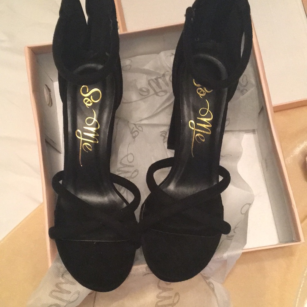 Black strappy heels - Picture 2 of 2